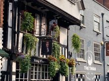 Pub in house dating to 1577, where Charles II hid and escaped from in 1651, after the final battle of the English Civil War which was fought here.