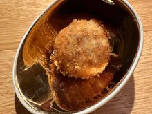 The award-winning (I don't know the Spanish gastronomic competition in which this took the prize) Croqueta de Jamon Iberico....this was far superior to the usual croquettes de jamon, although almost all croquettes are delicious...