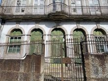 A fixer upper if interested in investing...