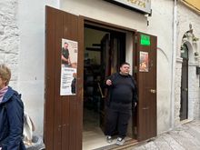 Rino announces the numbers to those who have taken tickets (pre-ordering seems to be ok)