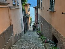 One of the many steep, narrow alleyways in Varenna 