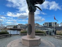 Monument of the People Going to England During 2nd World War
