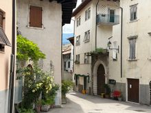 Isera, the narrow streets