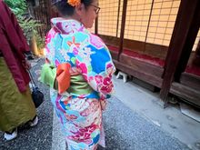 Isn't my friend's kimono both beautiful and cute?