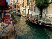 Something mysterious: note name of distant bridge then compare it with the newspaper painting's caption at bottom. A complete fluke in Castello.