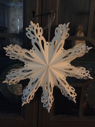 Easiest ornament to pack when my suitcase was full. One of those fold out snowflakes bought at the Giant”s Causeway in Northern Ireland. 