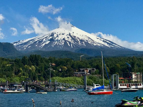 Volva. Villarica from Pucon marina