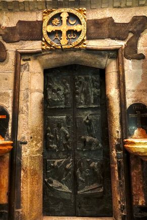 Beautiful interior door of some significance which escapes me. Percy??