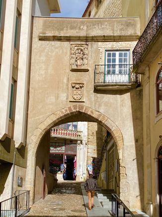 Almedina gate