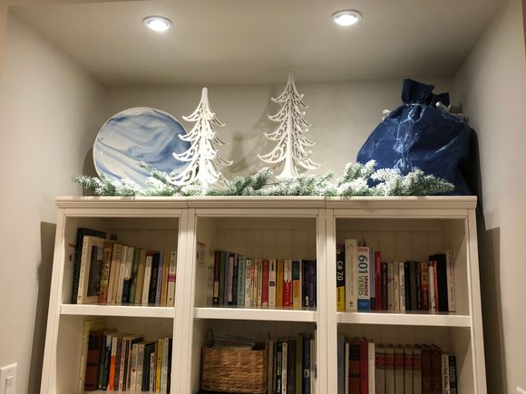 
Trying to use that Simon Pearce platter as a “moon” backdrop..