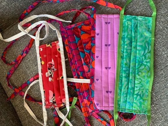 Child size Minnie mask.