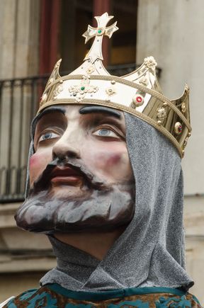 Gegants are lovingly created with paper machier and fiberglass. They can reach as high as 5 meters. The robust individuals who volunteer to go inside them and carry them around are always covered in sweat afterwards. The towering King above was from Zaragoza, a town whose name I could not begin to properly pronounce, nothing like its phonetic appearance! The guy inside this gegant was actually a young keyboardist named Andrieu. We had a long chat during a break. 