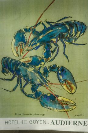 Speaking of art..Audierne and its famed blue lobsters got a shout-out in this poster displayed at a Quimper Art Supplies shop.