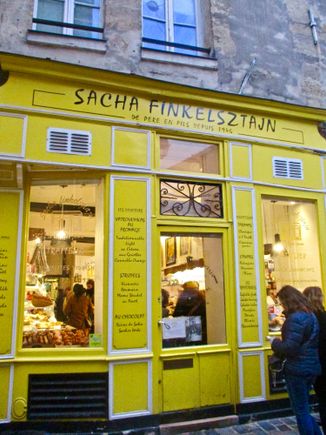 Florence Finkel-way-too-many-Polish-consonants-stein in the rue des Rosiers. We're coming back here to load up on bagels and bialys before we head home.