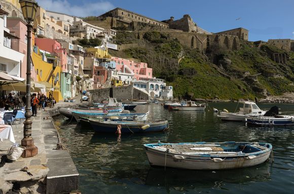 Prior to covid, we'd originally booked a week at the Corricella Hotel. It is that pink building dead center. Their Lampana restaurant also has an exceptional perspective. The contrasting dullness of the former prison Castell d'Avalos aka Palazzo Reale (closed 1988) looms overhead. mafia figures were once imprisoned there. 