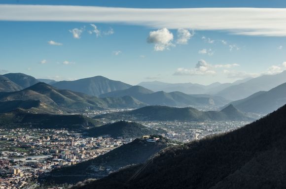 En route to Herculaneum, we traversed the inland parts of greater Naples. Later, I'll post a description of our (mis)adventure staying with an upper class Napoli family during Xmas '90.
