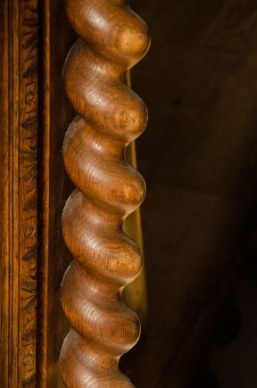 Les Deux Sources rental furniture detail.