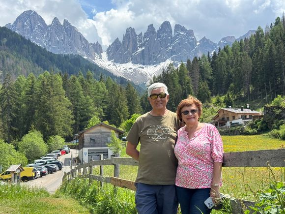The small building on the right in the background is the restaurant with outdoor deck where we had lunch. 