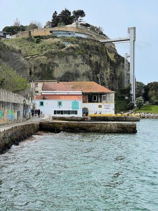 Atira-te-ao-Rio and Ponte Final, Cacilhas