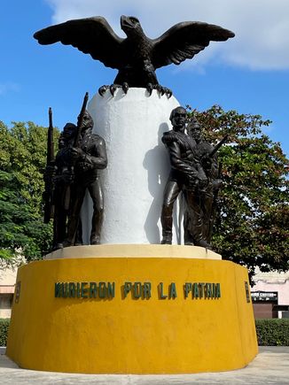 Statues, what Mexican park doesn't have a statue.  This is Parque de la Mejorada, right down the street from where we are staying
