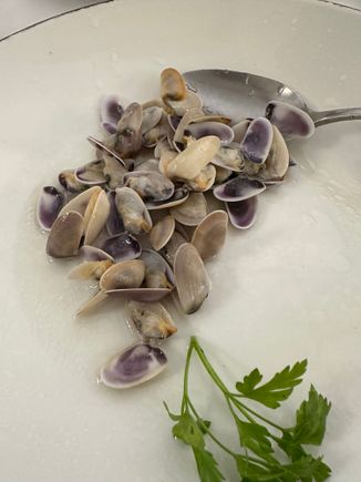Tallerines, tiny clams, but no sauce
