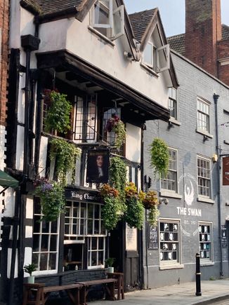 Pub in house dating to 1577, where Charles II hid and escaped from in 1651, after the final battle of the English Civil War which was fought here.