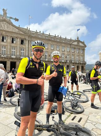 While walking toward the entrance, these cheerful guys from Porto asked me to snap their photo; they had ridden from Porto to Santiago in two days and looked no worse for wear.  They would return to Porto later today in a van, with their bikes and packs.  They were one group of many, including a merry quartet from Tenerife, who were so happy to share commentary and to have their pics snapped.   Everyone around here seems to be elated, for good reason...for many this is the trip of a lifetime.  