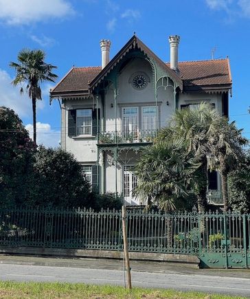 The walk to the sanctuary takes you through some residential neighborhoods. There are some lovely homes along the way.