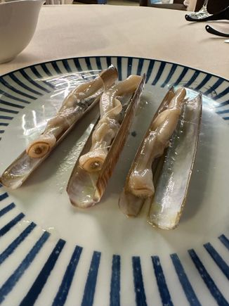 A trio of longueirones--larger than any razor clams I've seen, and with a more intense flavor.   I did sample local, tinned  razor clams in a wonderful food shop in O"Grove and they were some of the best tinned seafood I'd tried....ever.    No sauce needed..just a bit of toasted bread, or just eat them plain.