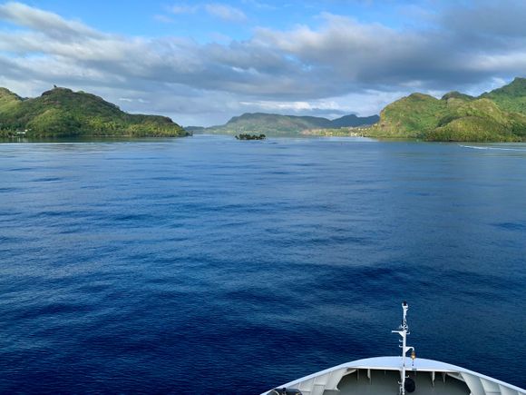 Approaching Huahine