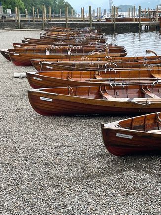 Boats for 3 or 4 people moored on the beach on Derwentwater