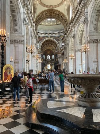 The font is very different from the modern one in Salisbury, it's there on the right.