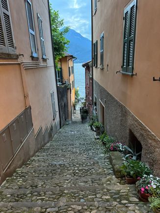 One of the many steep, narrow alleyways in Varenna 
