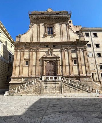 Chiesa di Santa Caterina d'Alessandria, facing the Pretoria fountain (it was closed at the time).
