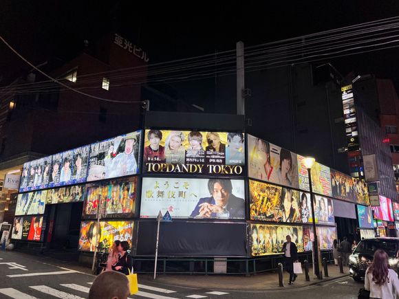 No these are not boy bands but the top hosts in Shinjuku