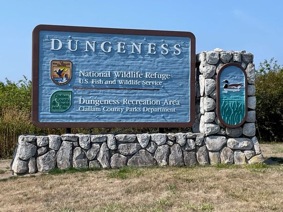 The Dungeness Refuge is about 35 minutes from our place in Discovery Bay.  Once you exit Hwy 101, you drive through farmland and then you are at the very well marked turnoff, unlike Anderson Lake!