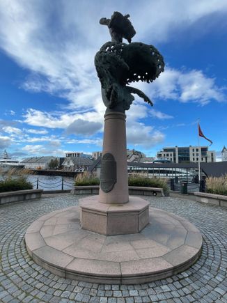 Monument of the People Going to England During 2nd World War
