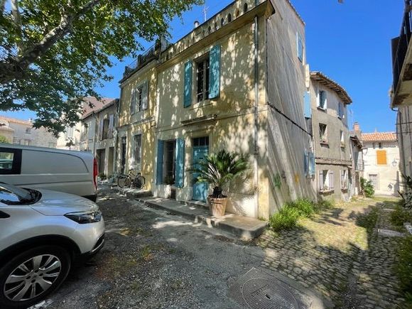 …no private parking or garden, but inner city living 