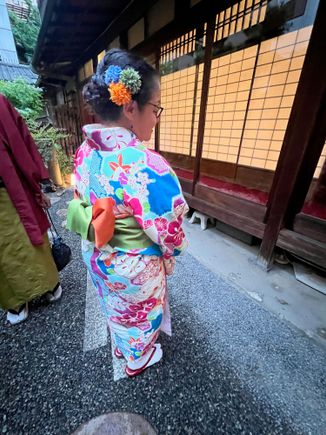 Isn't my friend's kimono both beautiful and cute?