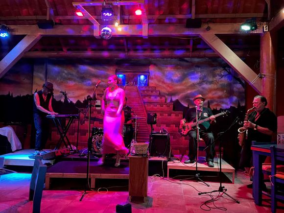 Stephanie, supported by the Zocato Blues Band.  The band starts out by itself and Raul, keyboard and guitar does a version of Little Wing that would make Hendrix cry...wait, that's a lot of crying going on in Zihua!