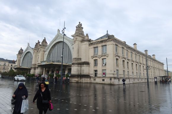 Main Train Station, Tours