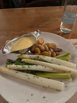 green and white asparagus with hollandaise sauce and new potoatoes