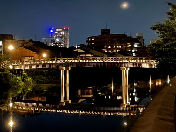 Shot's from my Bridge period, not as well known as Picasso's Blue period but still some of my better work