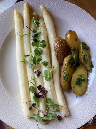 Spargel with potatoes (hollandaise sauce served separately on the side)