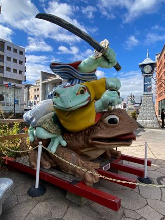 Frog Statue at the entry to Nawate Street