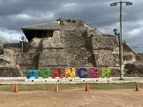 A Mayan ruin on the way to Homún