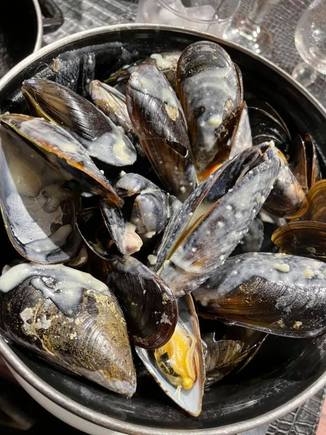  A perfectly fine moules roquefort at Le Colins (2.7 stars on google)