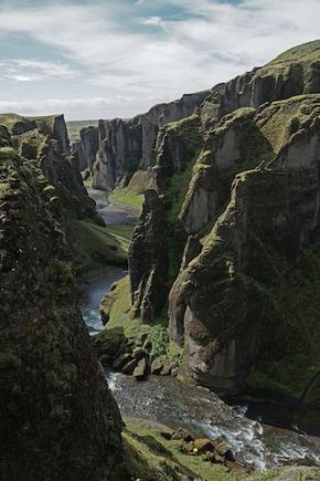 Fjaðrárgljúfur canyon
