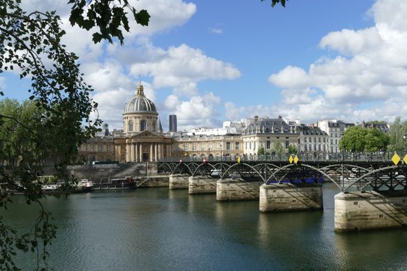 Pont des Arts, walking between busses