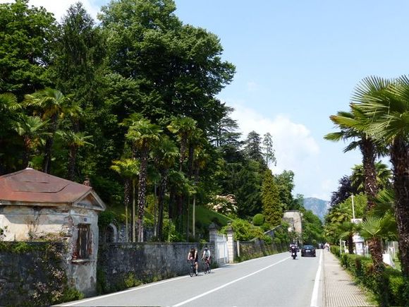 The walk from Stresa to the park entrance, very pretty 